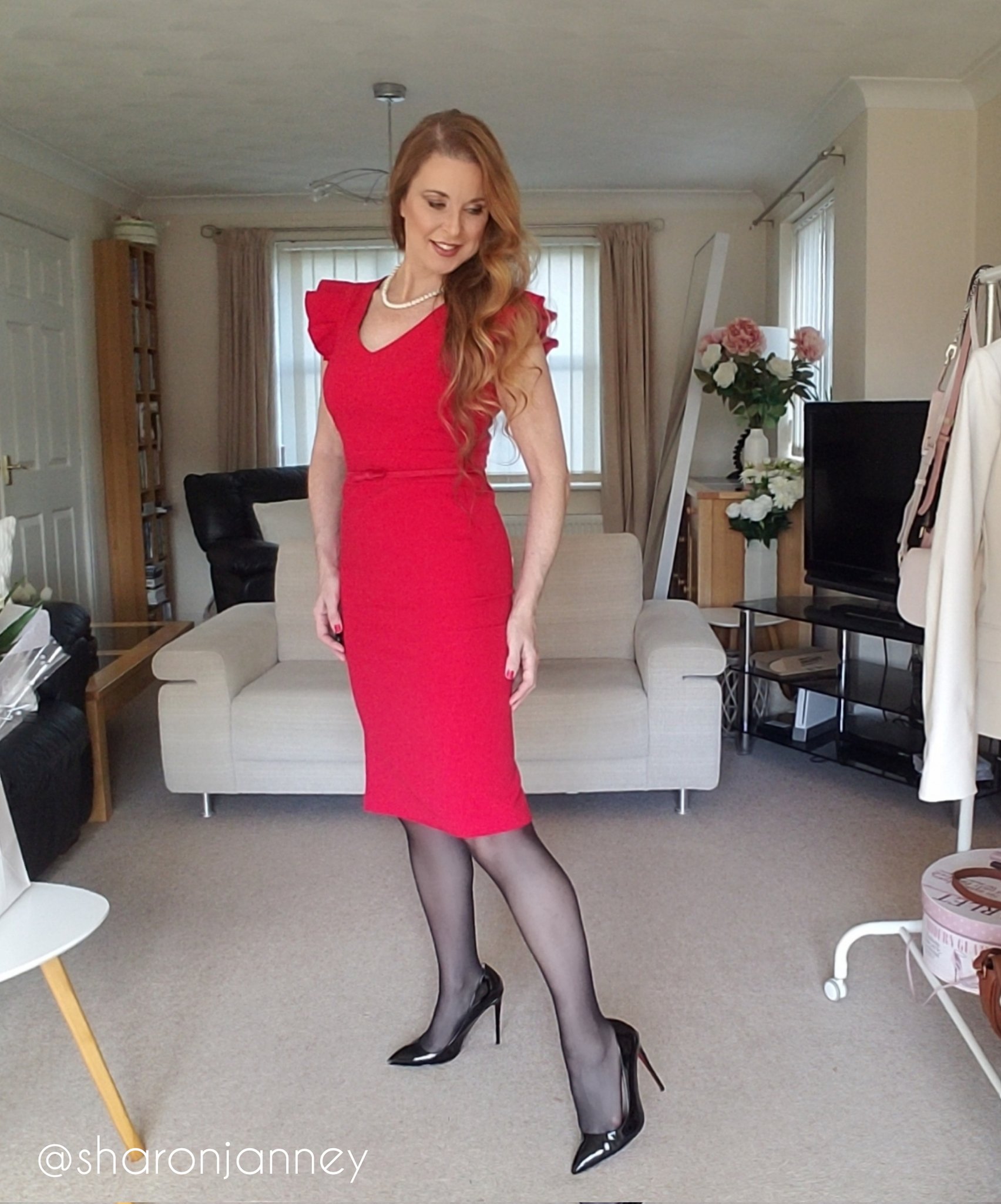 Sharon janney on Twitter: “Happy monday. Retweet and comment please 💋💋