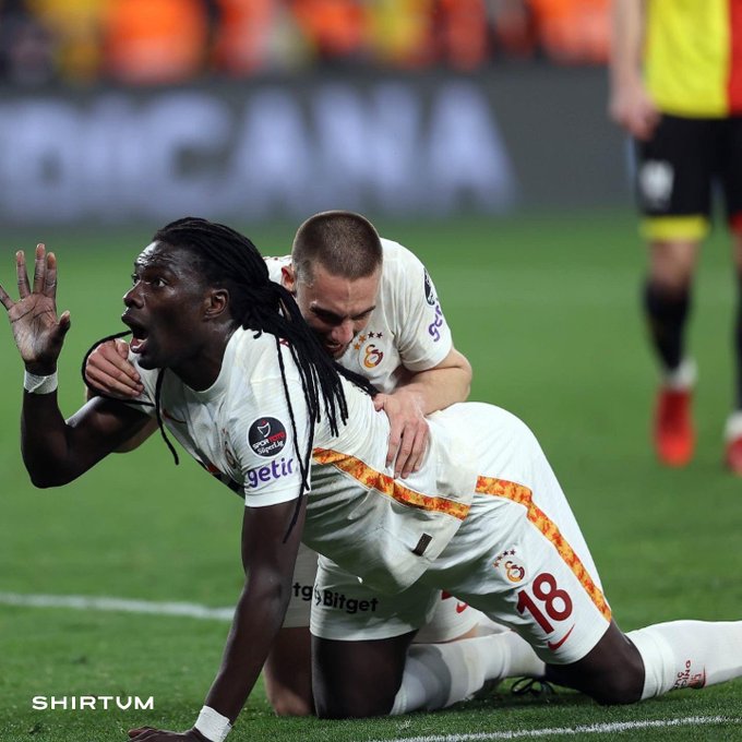 Bafetmvi Gomis'in Göztepe maçında atığı gol sonrası sevinci