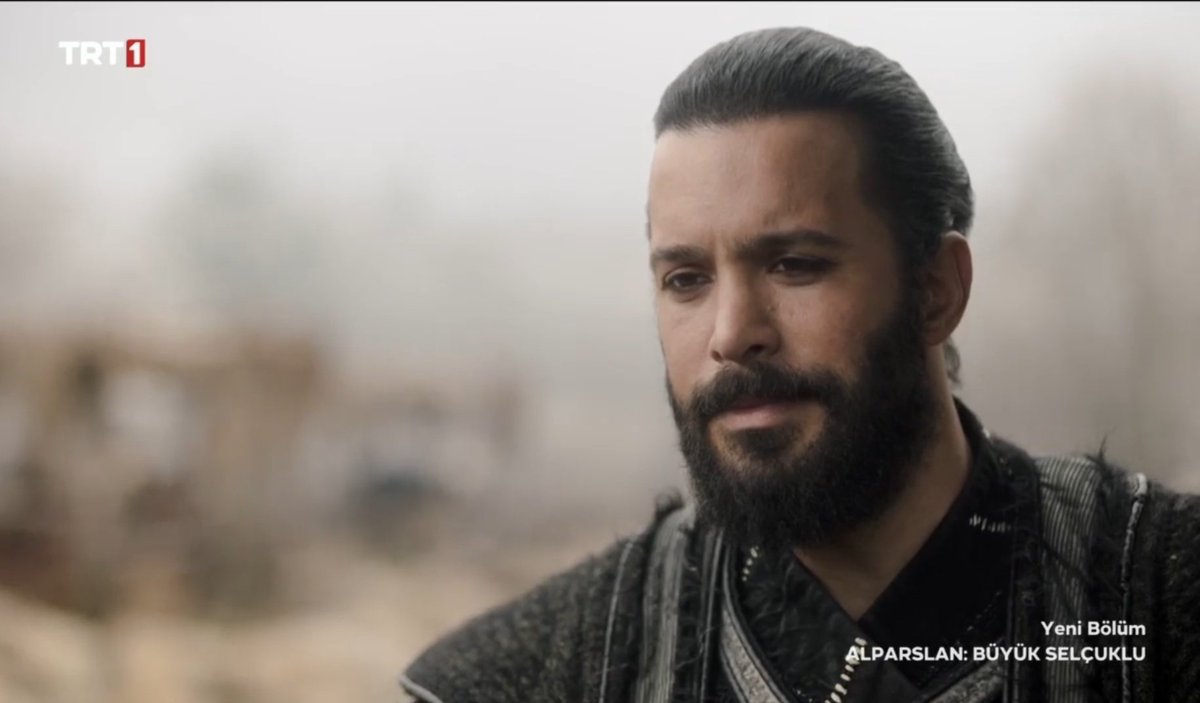 "Beladan uzak dur ki ela gözlerin kederle gölgelenmesin" 

#AkAlp yine muhteşem be 😍
#AlparslanBüyükSelçuklu