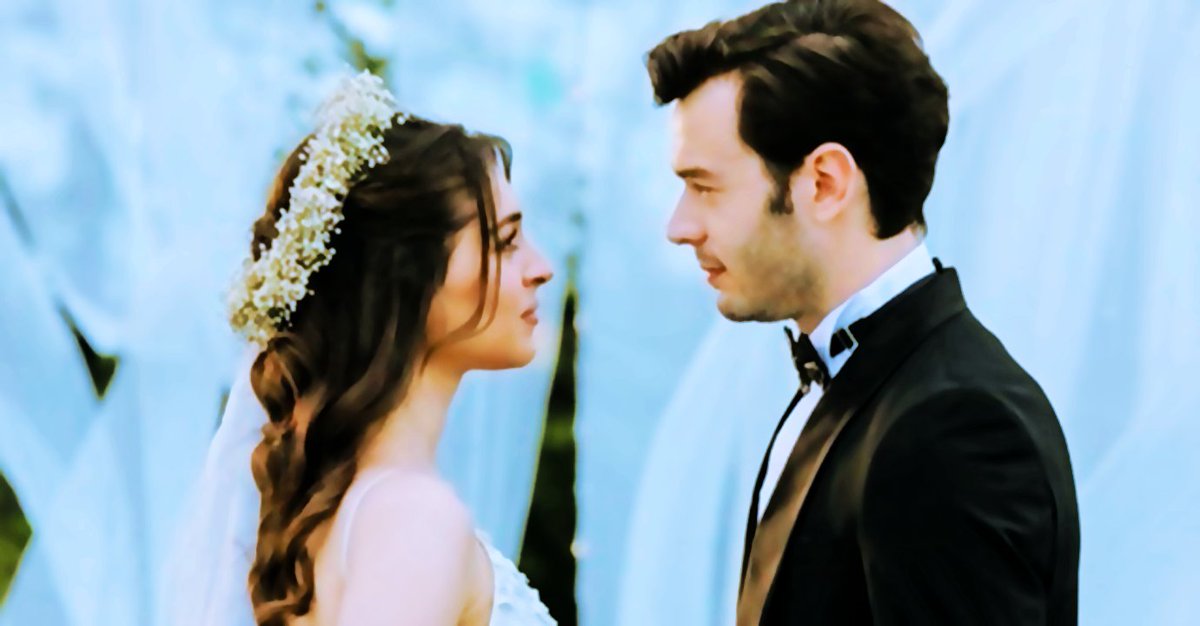TurkishTvLovers's tweet photo. What kind of life do you think the Ada and Bora couple are living?I think they've had two children.😍
#BahtOyunu #AdBor #love #story #CemreBaysel #AytaçŞaşmaz #AyCem #Adbor #AdaBora #GameofFortune #GameofBaht #aytacsasmaz https://t.co/mnPqt23qTI