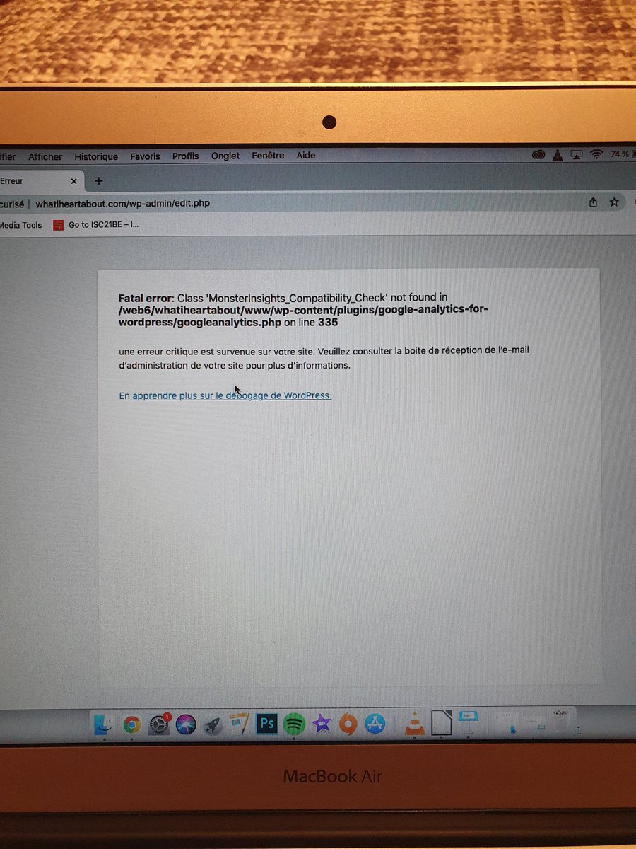 HELP ! 
En voulant faire une mise à jour de Plugins WordPress j'ai eu ce message d'erreur. Depuis impossible d'avoir accès ne fusse qu'à mon Admin, que faire ? Je suis perdue. 😭