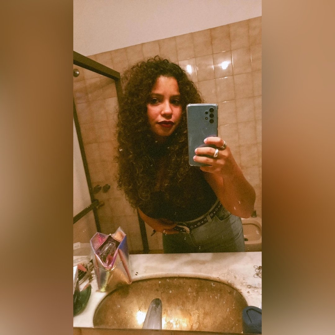 ZoeliZoe's tweet photo. #NuevaFotoDePerfil ❤🥺 https://t.co/NbFUjw2Rn3