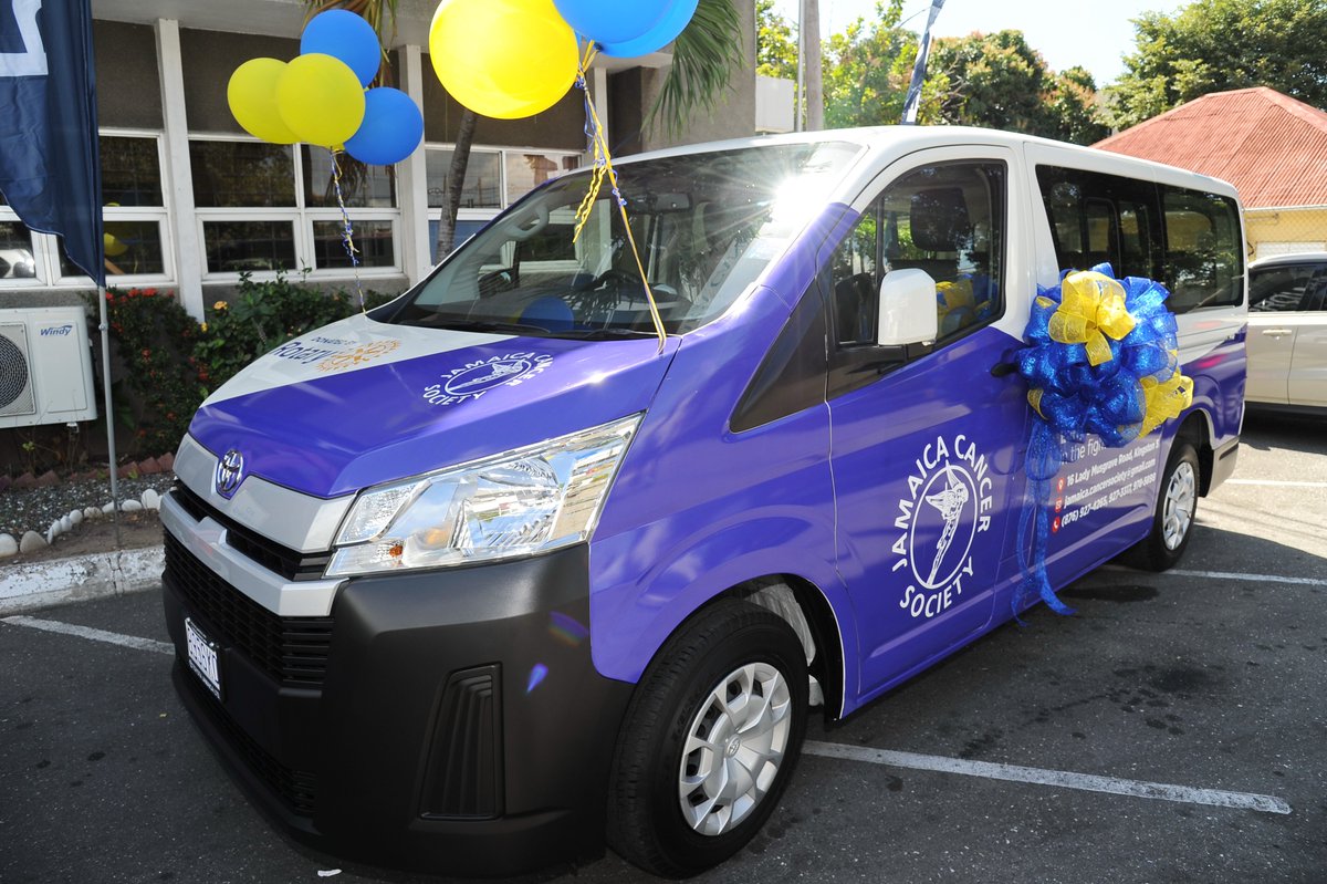 The JMMB Joan Duncan Foundation in partnership with The Rotary Club of St. Andrew North & other corporate contributors, handed over a 15-Seat Toyota Hiace bus gifted to the Jamaica Cancer Society @jacancersociety earlier today. 

@KgnRotaractClub @themohwgovjm @julietcuthbert