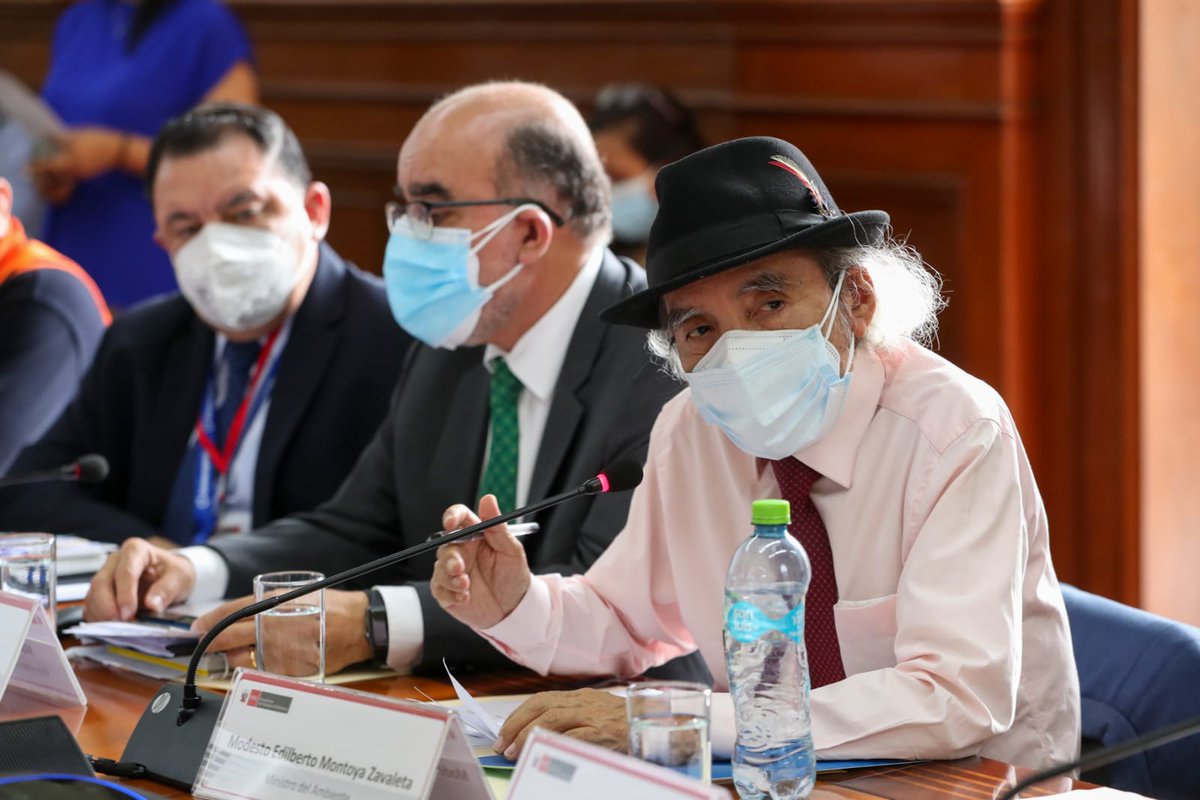 MinamPeru's tweet photo. 📢 El titular del Minam, @modestomontoya y los viceministros, @marianocastro y @Alfredomamani_, participan de la sesión del #Conagerd para informar sobre las acciones que se vienen ejecutando tras el derrame de petróleo de #Repsol en Ventanilla. https://t.co/Nptf3X2Ti3