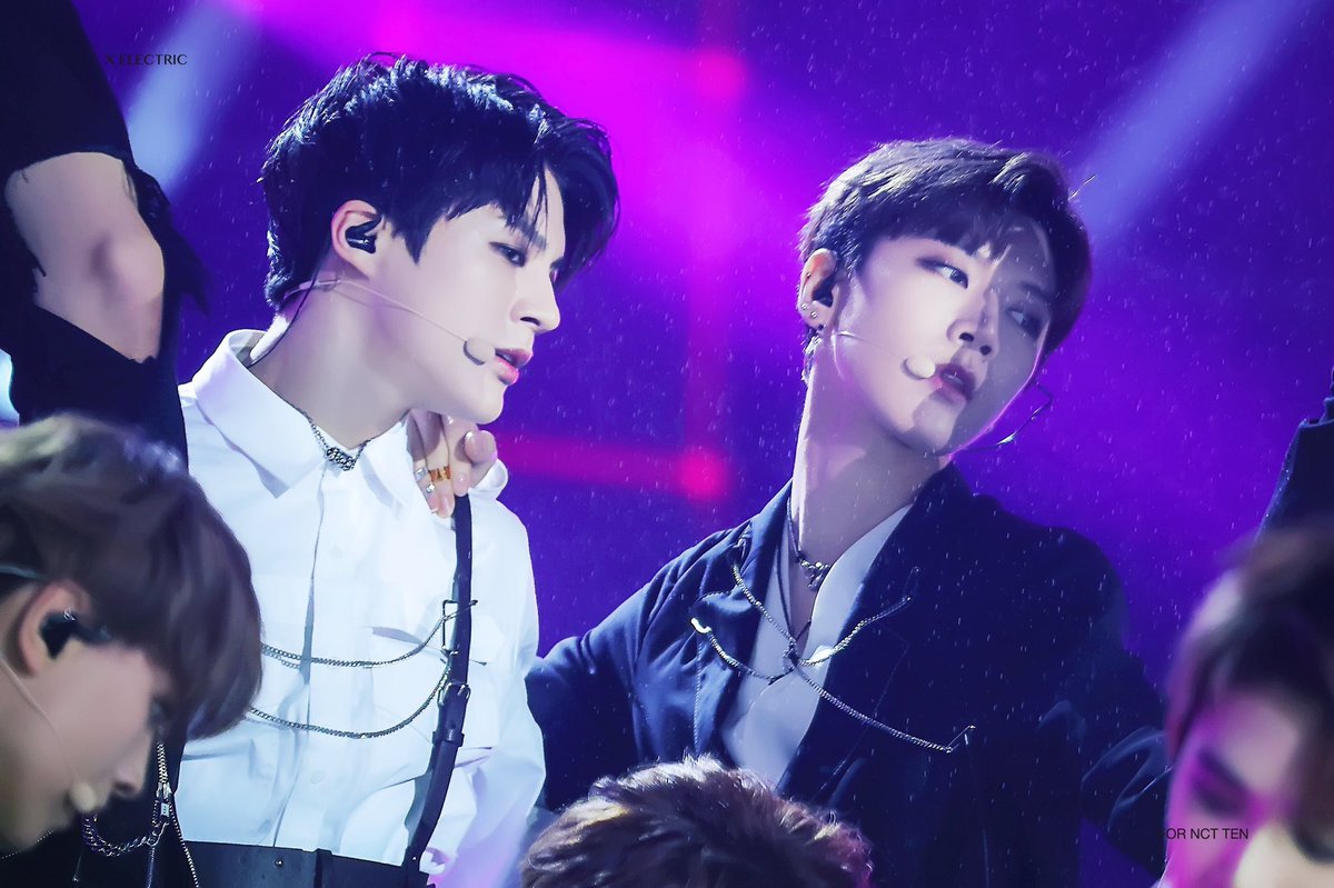 madforjeno's tweet photo. 🐈‍⬛🐈 https://t.co/Dk83QrjHgx