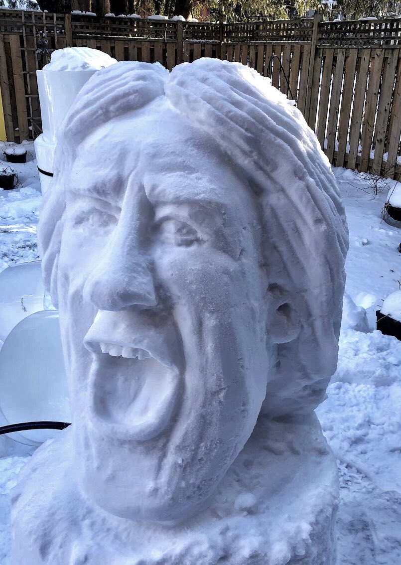 Goodable's tweet image. Only in Canada:

This is how one neighbor has been bringing joy to his neighborhood. His snow sculptures include Baby Yoda, Olaf, Mick Jagger, and more.

🇨🇦❄️