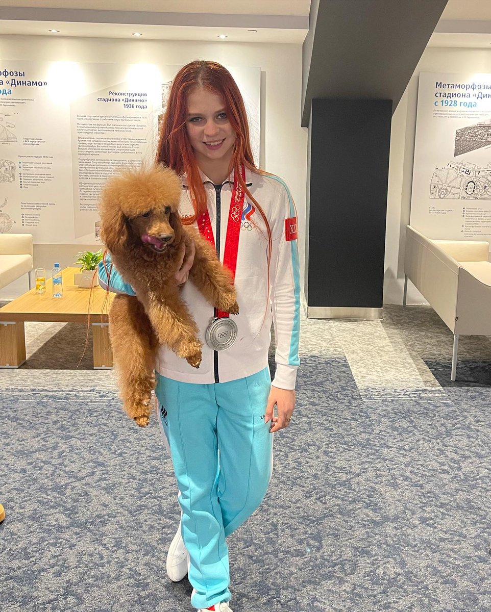 0502_akv's tweet photo. Саша в прошлом сезоне была таким ребёночком, а Саша в этом сезоне - взрослая и красивущая девушка 😭😭❤️
мне становится так тепло, когда я вижу её улыбку🥺 https://t.co/FWq8Qfg8YX