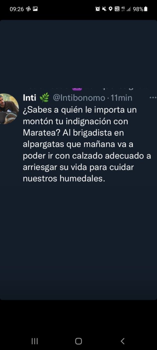 santumaratea1's tweet photo. Perdón no puedo dejar de atender a este bobo @juancruzsanz https://t.co/4eJm96rS9t