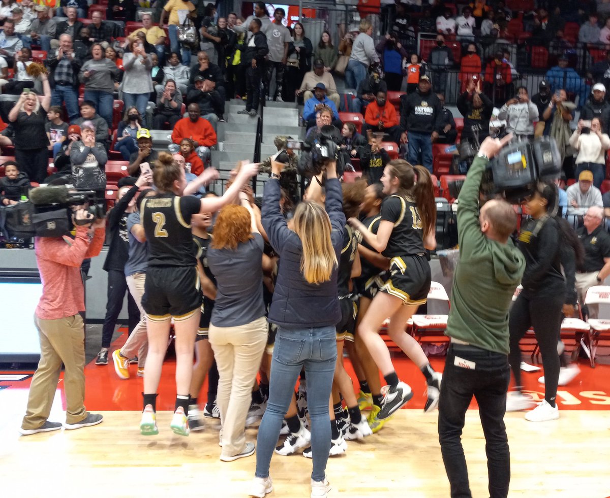Oxford girls celebrate their first Final Four berth!