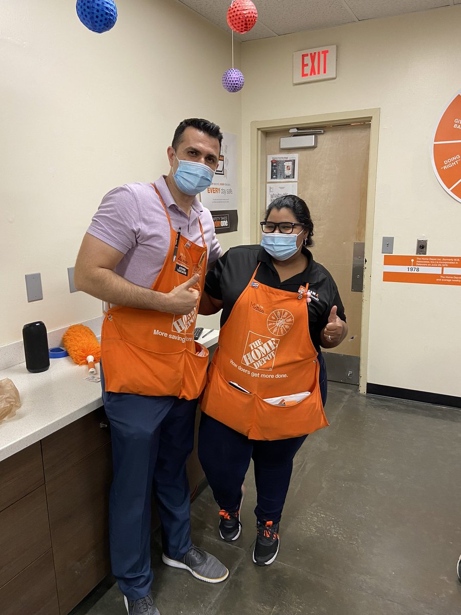 Congratulations to Melissa, our new Front End Supervisor! Can’t wait to see how you inspire the team in your new role!! 🎉🎉🎉<a href="/AHusenaj/">Albert Husenaj</a>
