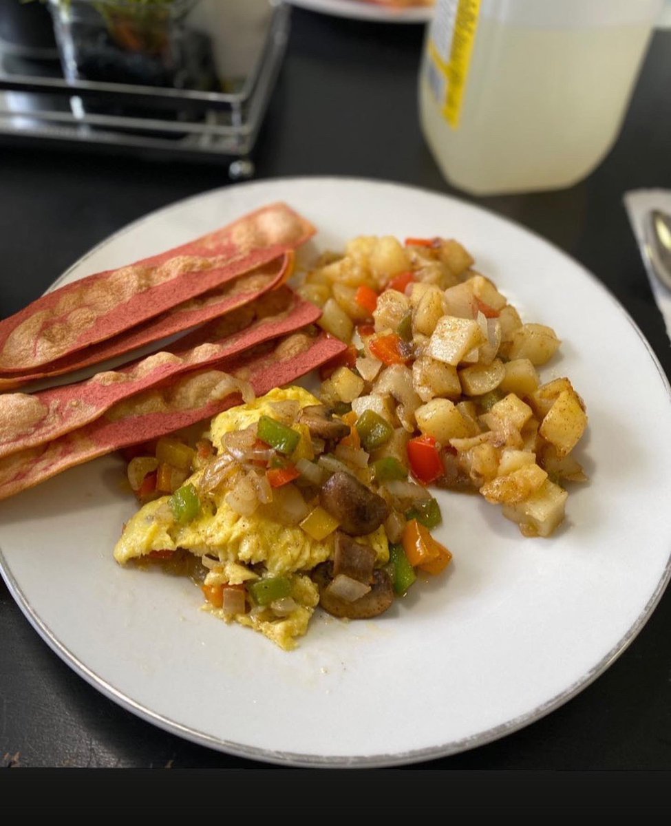 alleyeson_bri's tweet photo. Would You Believe Me If I Told You That All Of These Dishes Were Vegan? #IDoItAll #VersatileChef #VeganChef ππ½ββοΈ https://t.co/FpAxbLug6C