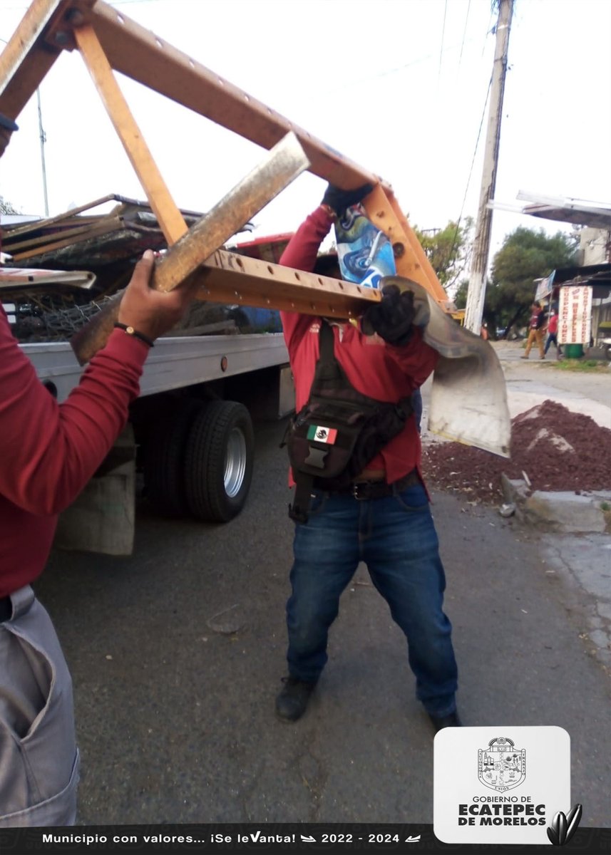 Como parte de los trabajos de limpieza de la av. R1, se realizan recorridos, con los cuales se retiran de la vía pública, diversos bienes que obstruyen el derecho a la movilidad, reiterando la invitación a los vecinos de no colocar dichos objetos.  #MunicipioConValores