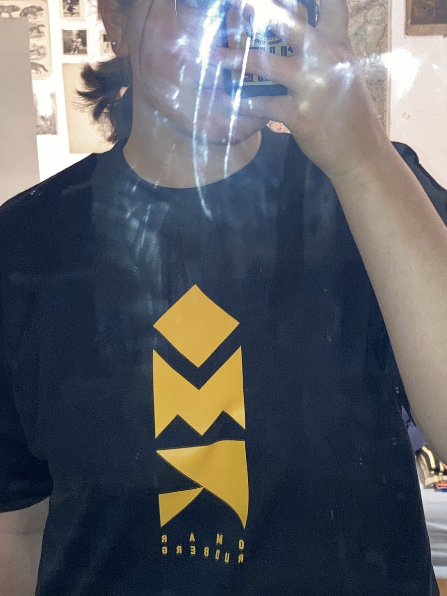 ireallylikeyr's tweet photo. don’t mind my dirty mirror but HELLO??? this is just perfect https://t.co/oKk3Xbv71Y