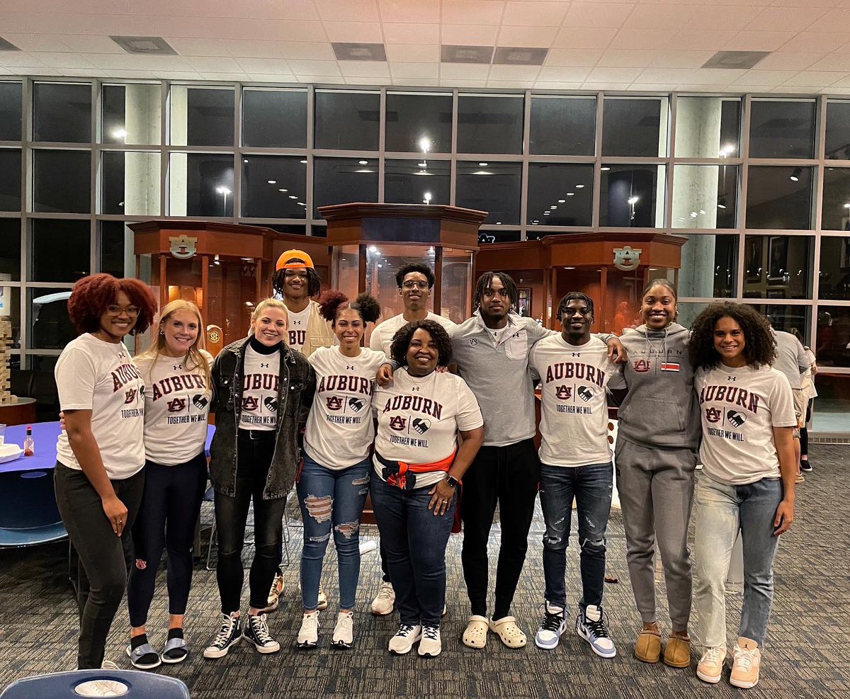 AuburnSAAC's tweet photo. Our second Soul Food Sunday was another huge hit thanks to our Equity and Inclusion sub-committee! We had a great time filled with food, fellowship, and learning from Dr. Christopher Wilburn! @AuburnYou https://t.co/2OgGlSJmFo