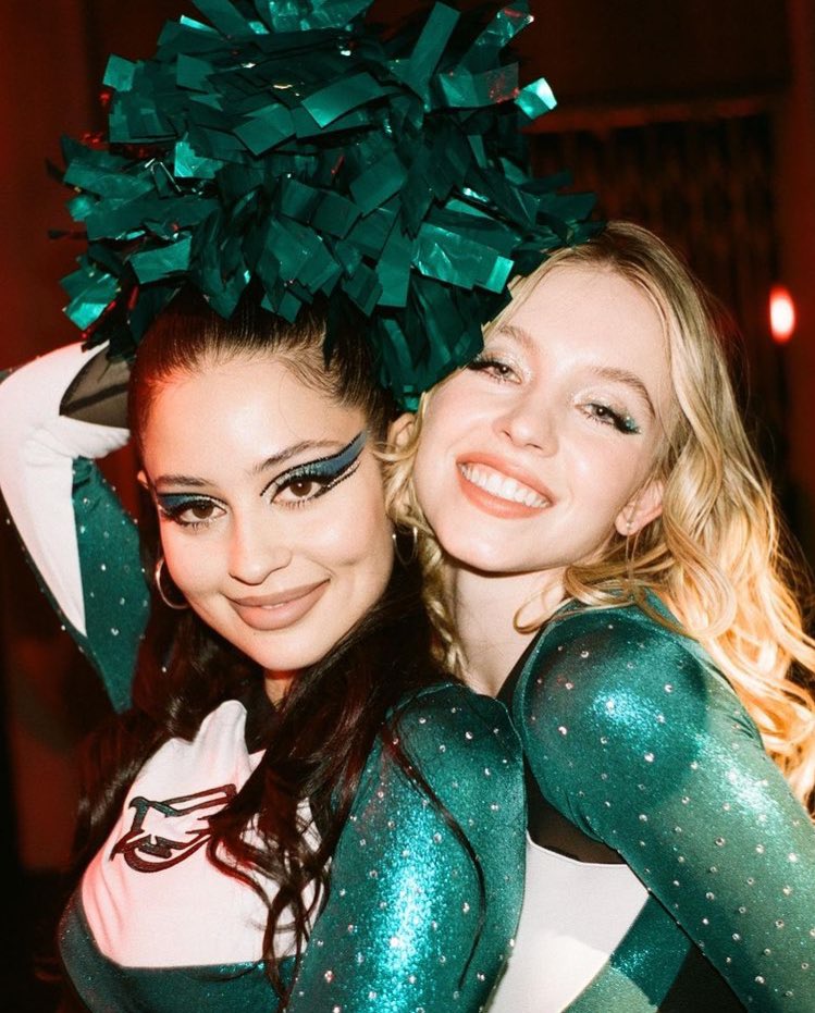 alexa demie and sydney sweeney on the set of euphoria season 2, episode 7