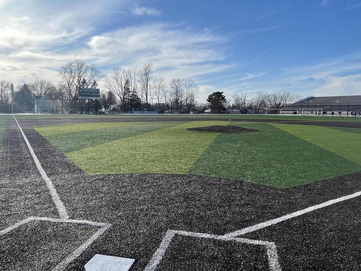 Blessed with a beautiful day to start game week. Great to be outside and see the guys get after at practice. #lakeshow2022 #getbettertoday #makethedayscount 
☘️⚾️ ☀️🙏