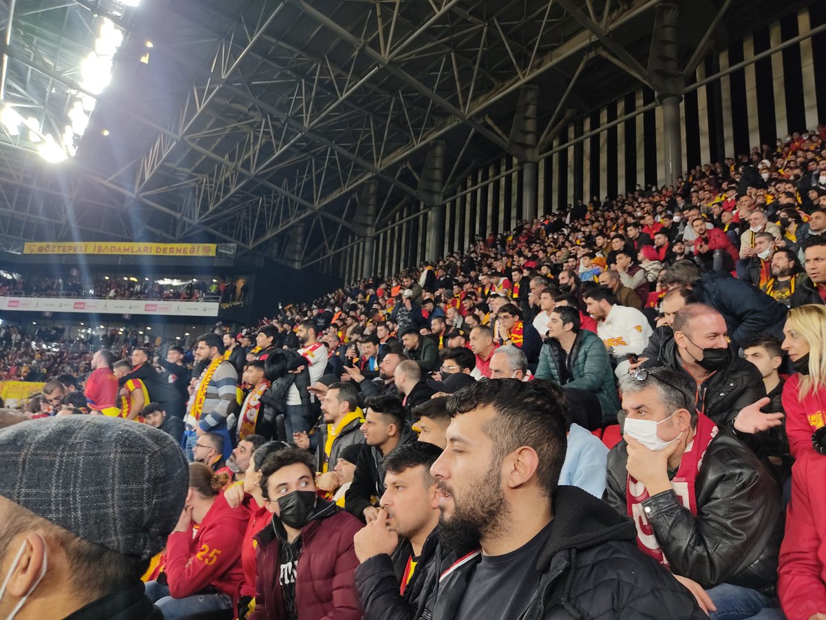 Bu deşarj yöntemini çok geç keşfettim bundan sonra bütün maçlara gidiliyor. (Kale arkası)