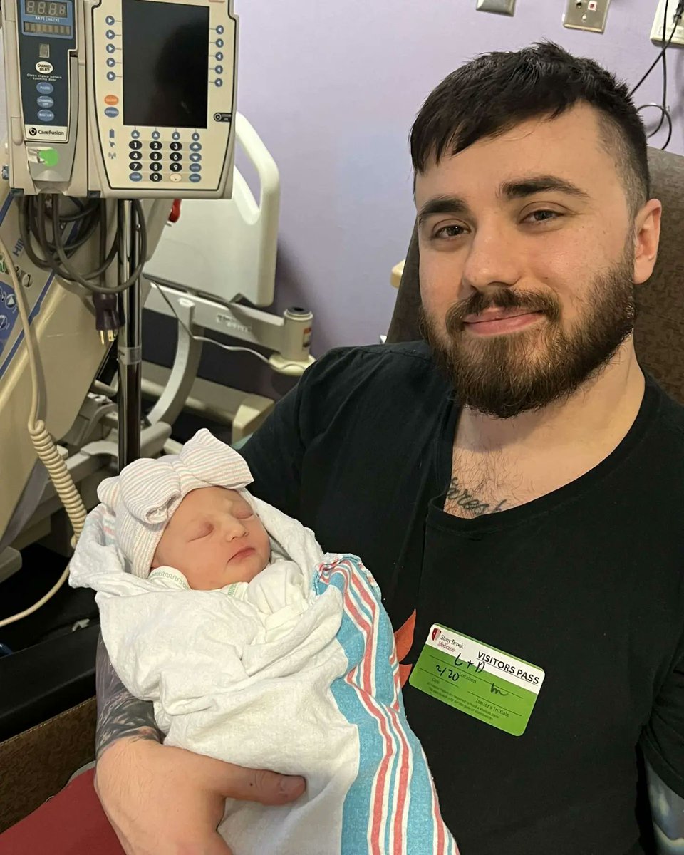 SwiftmendRS's tweet image. My daughter was born on 2/20/22. She&apos;s very loved.