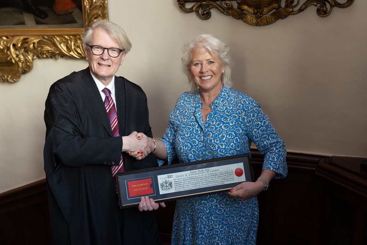 alisonesse's tweet image. And now I am a Freeman of the City of London. What an honour. Thanks to @CommsLivery @murraycraig61 for a great day, in great company #communications