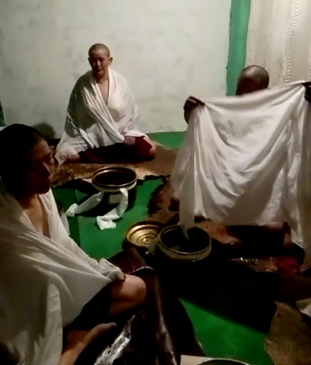 KungFuNuns's tweet photo. Drukpa nuns in retreat in Kotsa dry wet cloths on their body in a 15-minute time with the power of inner heat in -25 Celsius.
#Drukpanuns #HeatYoga #kungfununs #Kotsa #Ladakh #Retreat #meditation #buddhism https://t.co/cKhddfz9Rc