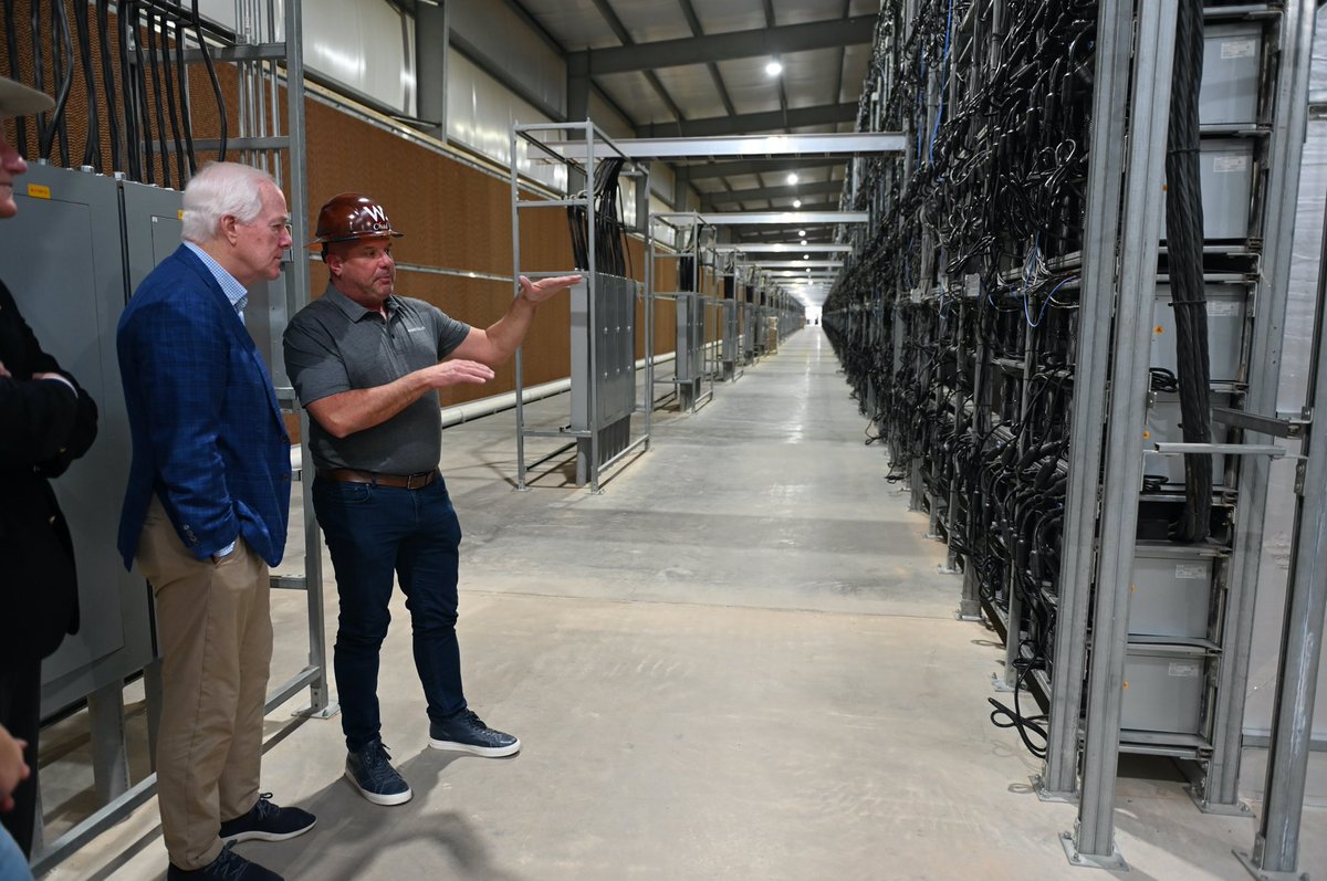 Thanks @chadeverett for showing me around your Bitcoin mining facility.  Texas is continuing to lead the way when it comes to innovation and the  @RiotBlockchain facility I saw in Rockdale today is