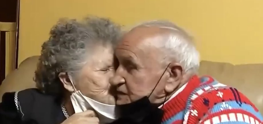 81 años y trabaja toda la noche, viaja 100 km desde Quillota y cuida a su esposa. Seguidores me piden que apoye a Don Ricardo Ramírez. Díganle dónde le deposito 2 millones. Chile está en deuda con sus adultos mayores. Leonardo Farkas #CHILE