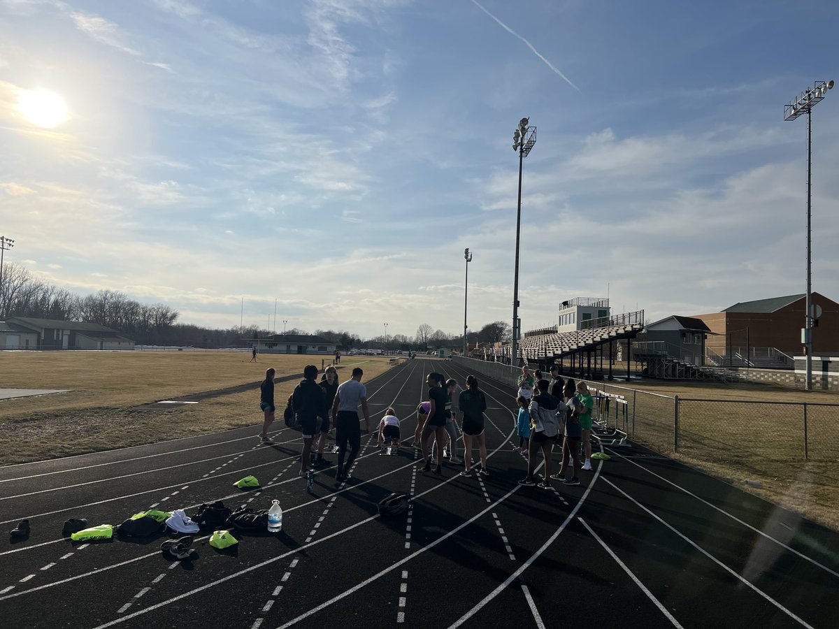 Tiger_Track's tweet photo. Dear Mother Nature,
Please send a few more days like today. 
Sincerely, 
All Track &amp; Field Coaches in Indiana
#TigerTrack
#GettinWorkIn https://t.co/8qDZTbXDFA