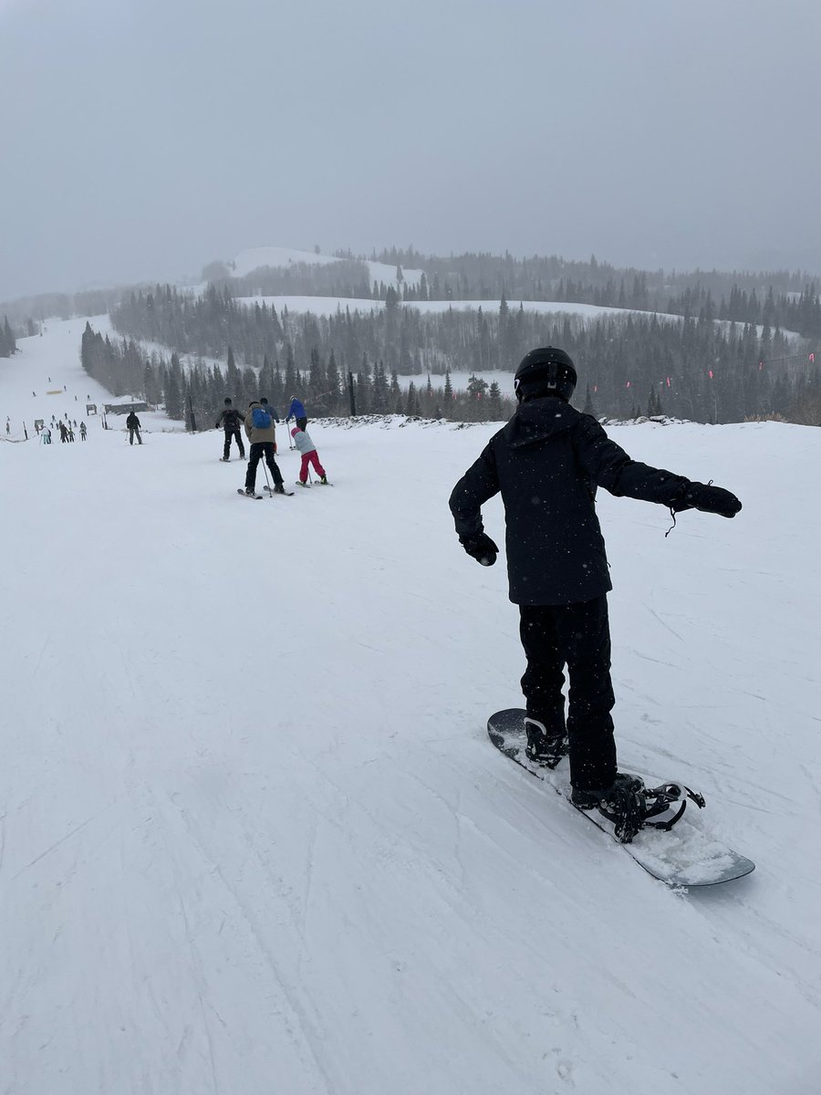 sillejo's tweet image. My kid walks into the chalet at Park City , sees the coffee shop and says “if I owned this place , I’d call it “Java the Hut”   #starparenting #javathehut #tm