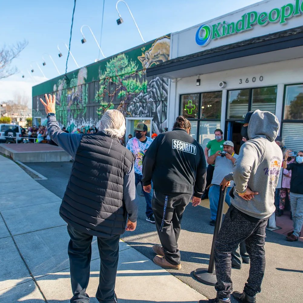 kindpeoplesrx's tweet photo. A huge thank you to @tommychong for hanging out with us over the weekend! https://t.co/PTSrrXln1O