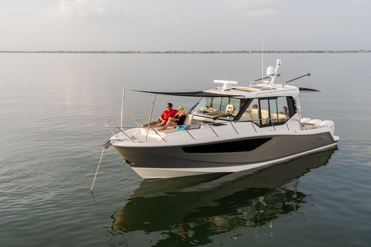 Fine-tune your anchoring technique so you and your Whaler stays put. 

Read our how-to tips here: bit.ly/3BC49S6

#BostonWhaler #anchoring #boating #fishing