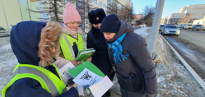 mvd49's tweet photo. Магаданские госавтоинспекторы вместе с юными участниками движения провели профилактическую акцию «Узелок на память пешеходу»

https://t.co/khdWQwsfPK https://t.co/UP1H45cItq