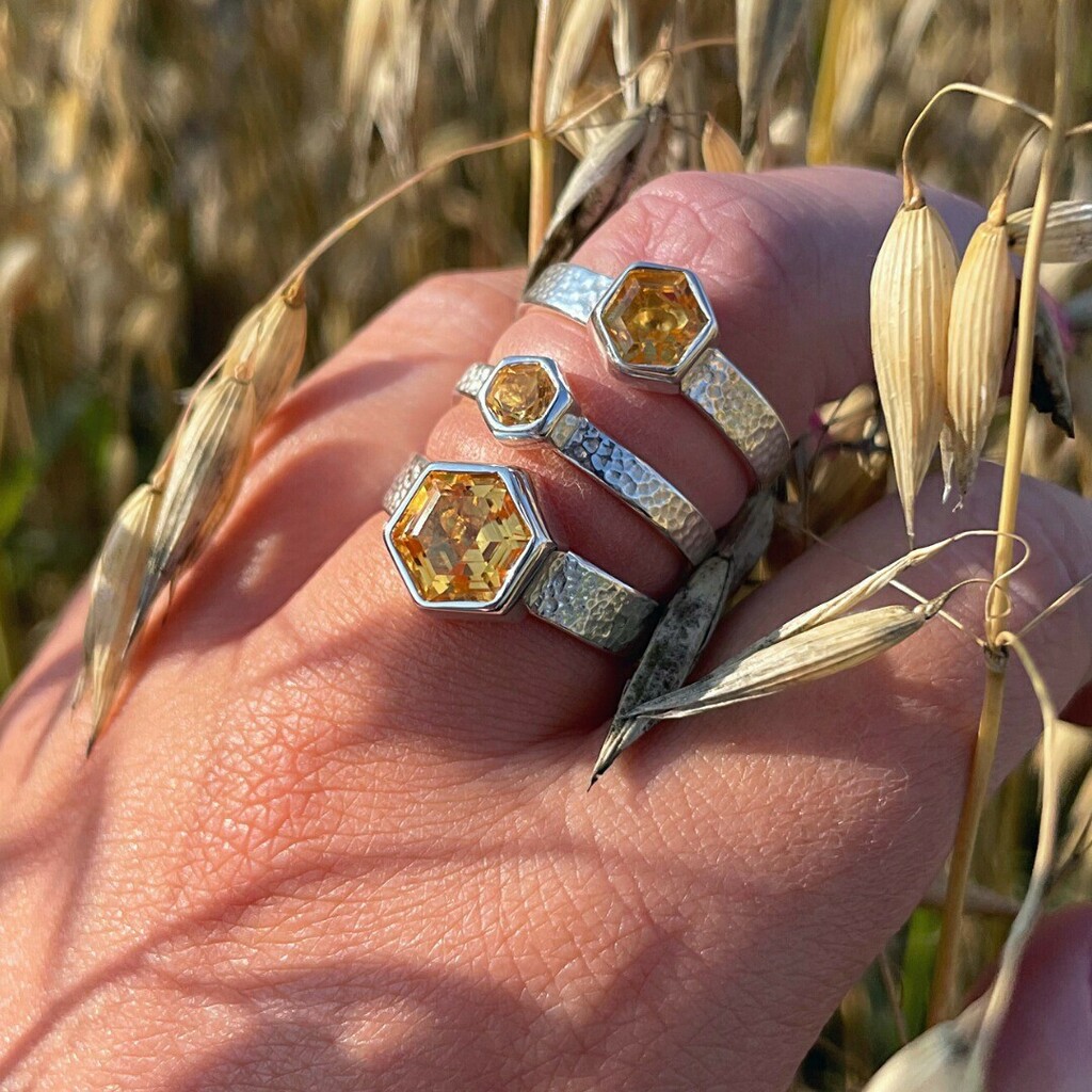 SheilaFleetSFJ's tweet image. How stunning are these hexagon set citrines rings from Sheila&apos;s Honeybee collection?! 🐝 

Available in 3 different setting sizes 💍

This photo is taking us back to the warm summers day it was, roll on Spring! ☀️ #throwback 

#sheilafleet #sheilafleet… instagr.am/p/CaQUF2KKbYB/