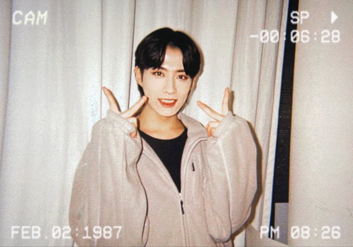 angeldaedo's tweet photo. the closest ill ever get to being in a xionlog
#ToMoonSelcaDay #TMSD #XION #XIONLOG @official_ONEUS https://t.co/TnhCKZWzcj