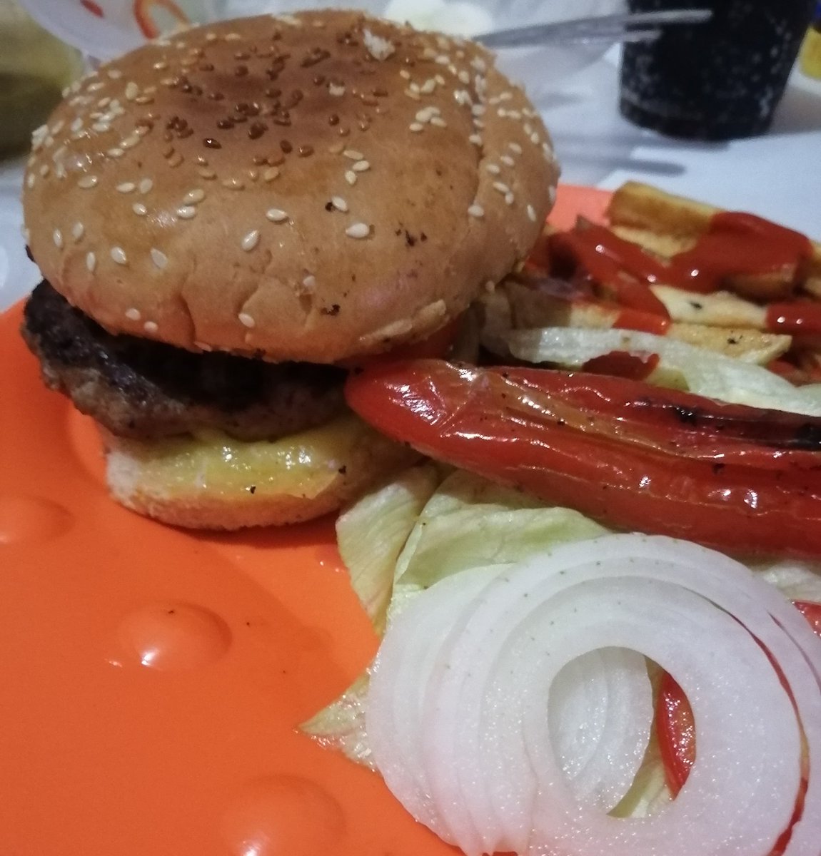 Reyna_Kitty_'s tweet photo. #BuenLunes de Hamburguesita"...! #Cuernavaca @chefjuanangel @CarlosCuerna @GlotonMex #Morelos #21deFEB https://t.co/XtFgWBHWRZ