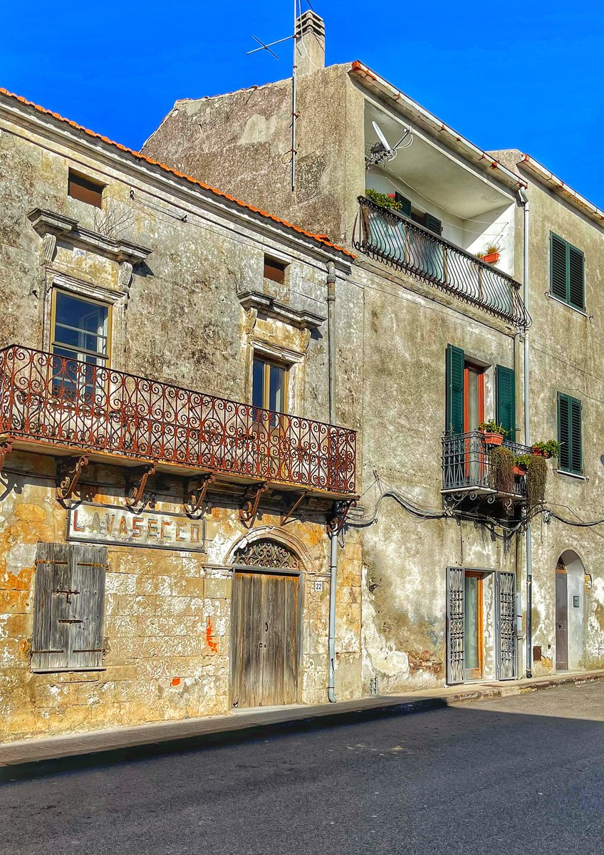 elmartis88's tweet image. Il fascino del tempo attraverso un’insegna: #LAVASECCO

📍 Osilo

#osilo #sardegnaofficial #sardegna #sassari #sardinia #centroabitato #provinciadisassari #vecchinegozi #beautifuldestinations #insegnestoriche