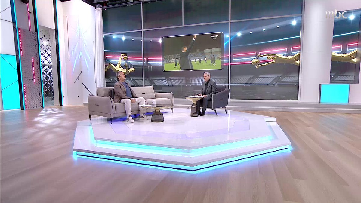 🎥:- تغطية البرامج الرياضية للقاء #الشباب_الاهلي تحت هذه التغريدة 👇

🎖برعاية القفاز فواز القرني نقطة...