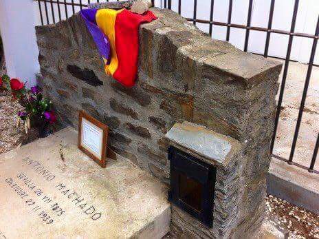 ARMH_Memoria's tweet photo. Queremos que el 22 de febrero. aniversario de la muerte de Antonio Machado, sea el dìa oficial  de conmemoriación del exilio republicano. ¿Nos ayudas a que lo sepa el Gobierno con un retuit? @desdelamoncloa https://t.co/i8OmDhrr3F
