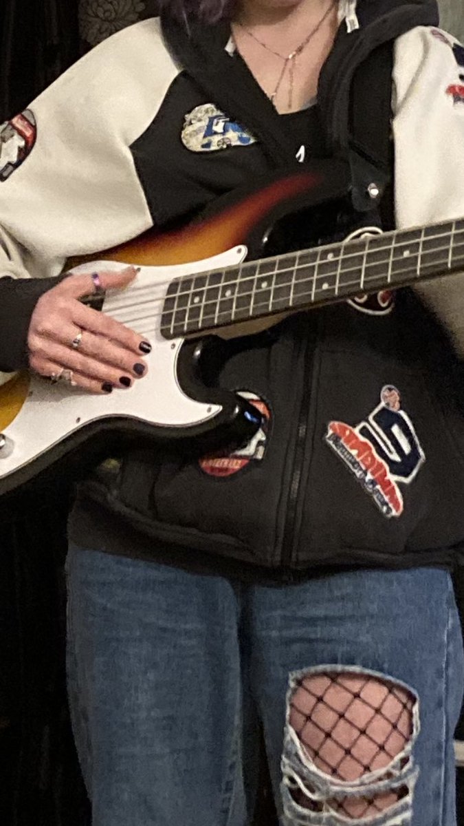 kennedy107's tweet photo. Grumpy Teenager, nailing an Artic Monkey Track on the Bass
Oh My work is done #tune #articmonkeys #grumpyteenager #dontdomajorcreditcardsidoubtshedoesreceipts https://t.co/aAXPmzJZv1