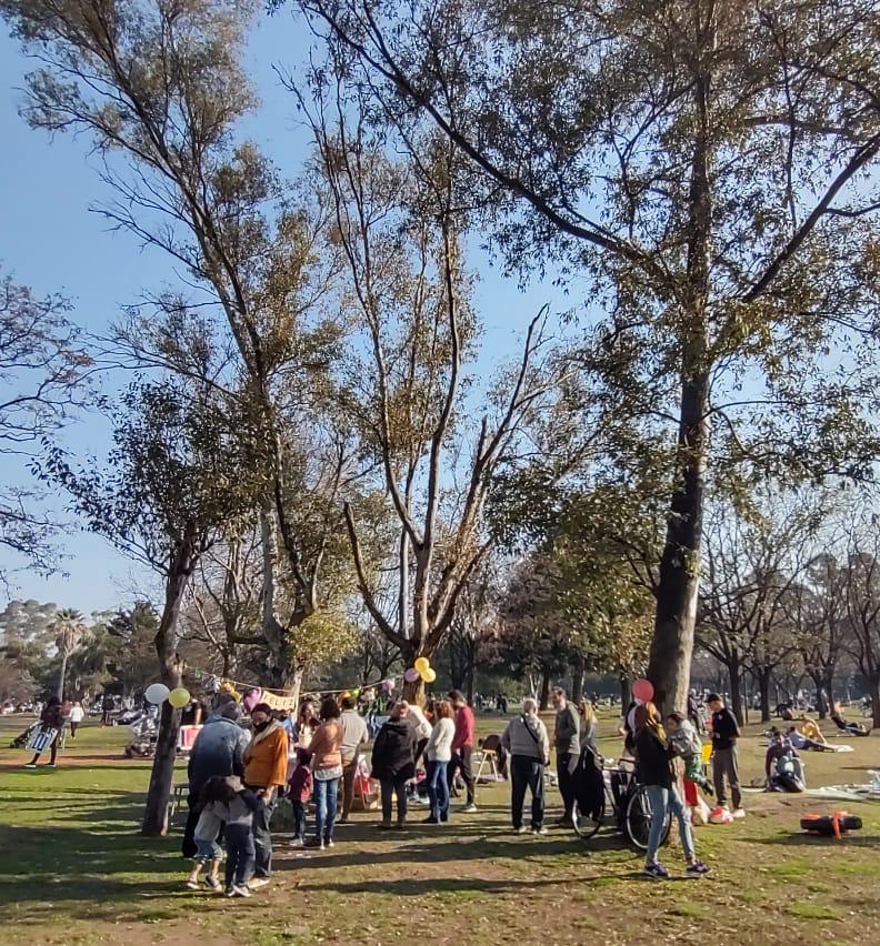 livingstonidia's tweet image. El espacio público como lugar compartido en familia es una característica de Buenos Aires. Tenerlo presente a la hora de planificar es fundamental. No solo estamos hablando parques,  también de pulmones urbanos para  unir barrios, como  grandes boulevares o corredores verdes.
