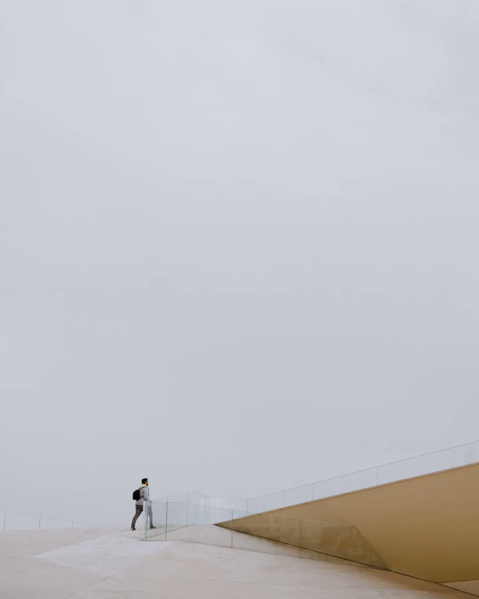 To the right, to the right
#Fujifilm #photography #lisbon #minimalism
