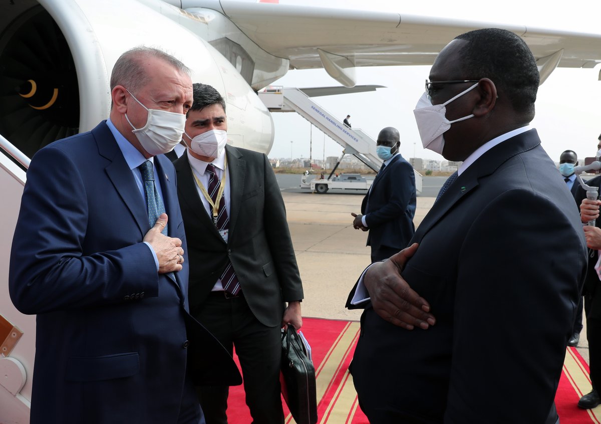 Ma cinquième visite au Sénégal aujourd’hui. Lors de nos entretiens avec mon vénérable frère Macky Sall, nous avons passé en revue tous les aspects des relations turco-sénégalaises. 

Nous avons échangé des idées sur la manière d'améliorer nos relations dans tous les domaines.