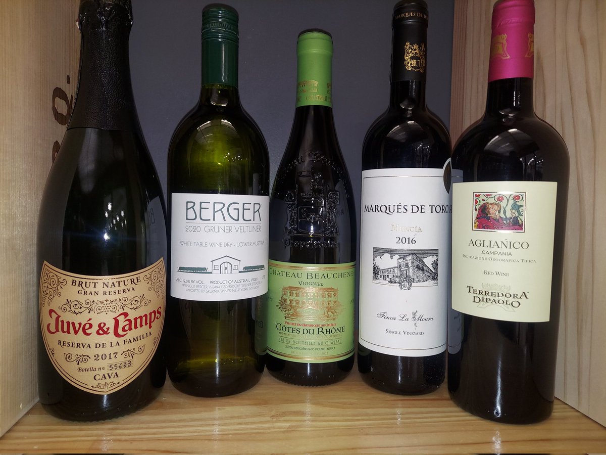 DanidaSomm's tweet photo. This weeks Somm secrets on the shelf:
Ballers on a budget not from California!!
#wine #winelover #vino #getsomm #budget #baller #somm #trysomethingnew https://t.co/AcjhSeHHD9