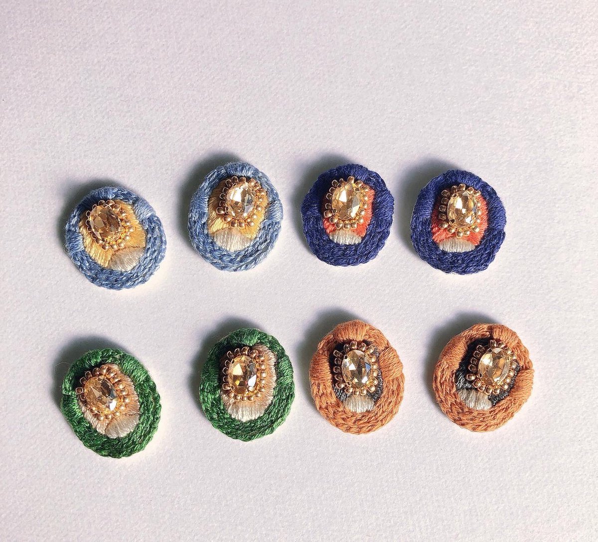 lashinga08's tweet photo. 刺繍でどこかレトロなアクセサリー作りをしておりますlashinga(らしんが)です𓆸
#みんなでシェア企画展
#ハンドメイド 

【みんなでシェア⭐︎企画展】2022.2.22
@Lupopo_cafe https://t.co/pryAH5Raz1