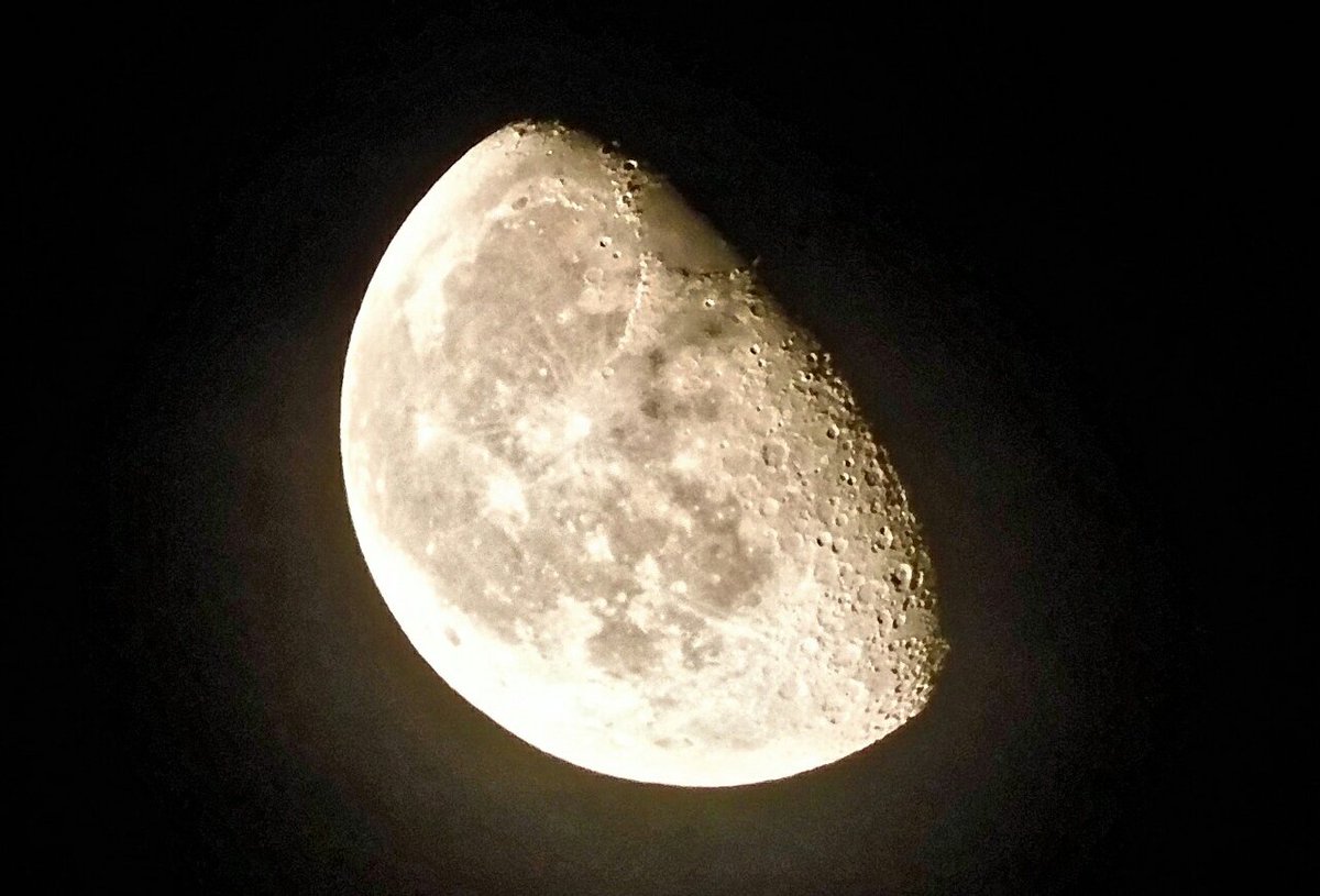 Finally able to photograph the moon after three days of heavy storm 😍