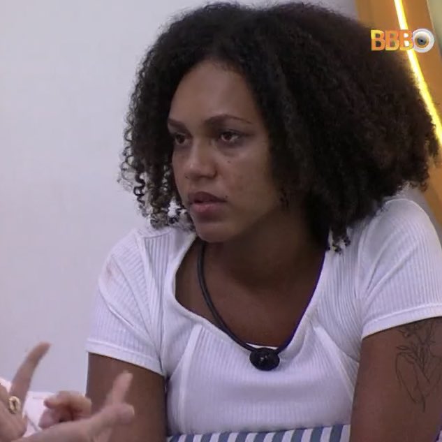 Dantinhas's tweet photo. A Laís tem um jogo muito rasteiro. Falando pra Jessi que DG deu uma facada nas costas do Eli pq ele foi o 1º a dizer que não votaria no DG no Lollipop. E que o DG topou colocar ele no paredão ontem. Jessi disse q no Grunge não foi consenso e teve votação. Laís se enrola. #BBB22 https://t.co/QeJ3OXQHA2