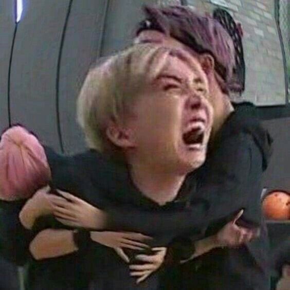 ConnectedBts's tweet photo. Me da miedo que cargue la pagina de @CineplanetChile  y que diga sold out https://t.co/W32k3lZLZ9
