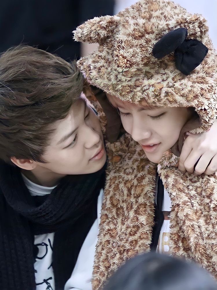 skouklaaa07's tweet photo. Awww im so glad to hear that our baby bear 🐻  has fully recovered from covid 🥰❤

#KimTaehyung #TAEHYUNG #BTSV #fullyrecovered #BTS #BTSARMY #vmin #Taetae https://t.co/xtnmdZ5Yko