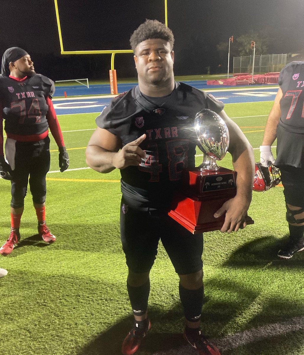 _MandelaT's tweet photo. Product of the trenches but smart enough to keep my distance 🦍 #NattyBoyz💍🥶 #TXRR #Redline https://t.co/uKuzoyc7VE