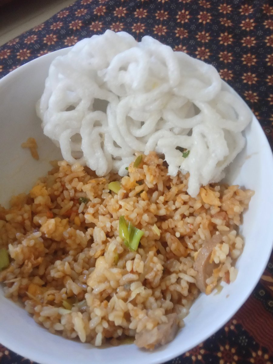 bubblebbuddy's tweet image. selamat makaaan! jgn lupa makan ayang ayang ku ٩( ᐛ )و