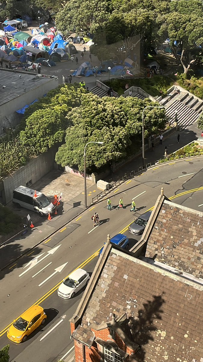 bunnzy's tweet photo. And the port has been blocked. Thanks @nzpolice https://t.co/wYSskDj7at